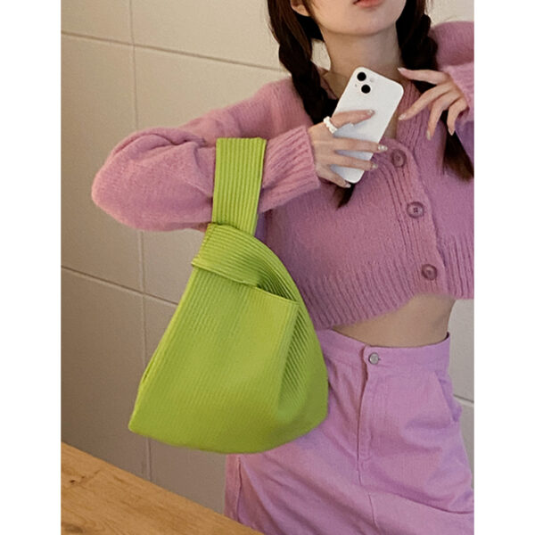Bolso Plisado de Moda para Dama: ¡El Accesorio Trendy que Necesitas!
