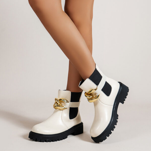 Botas Planas Casual con Cadena de Moda - ¡Estilo y Confort en Cada Paso!