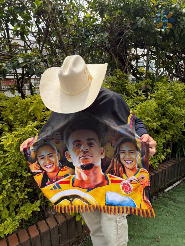 Poncho Selección Colombia VIP con Diseño Tradicional