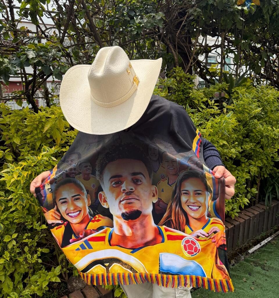 ¡Vive la pasión colombiana con estilo! ⚡